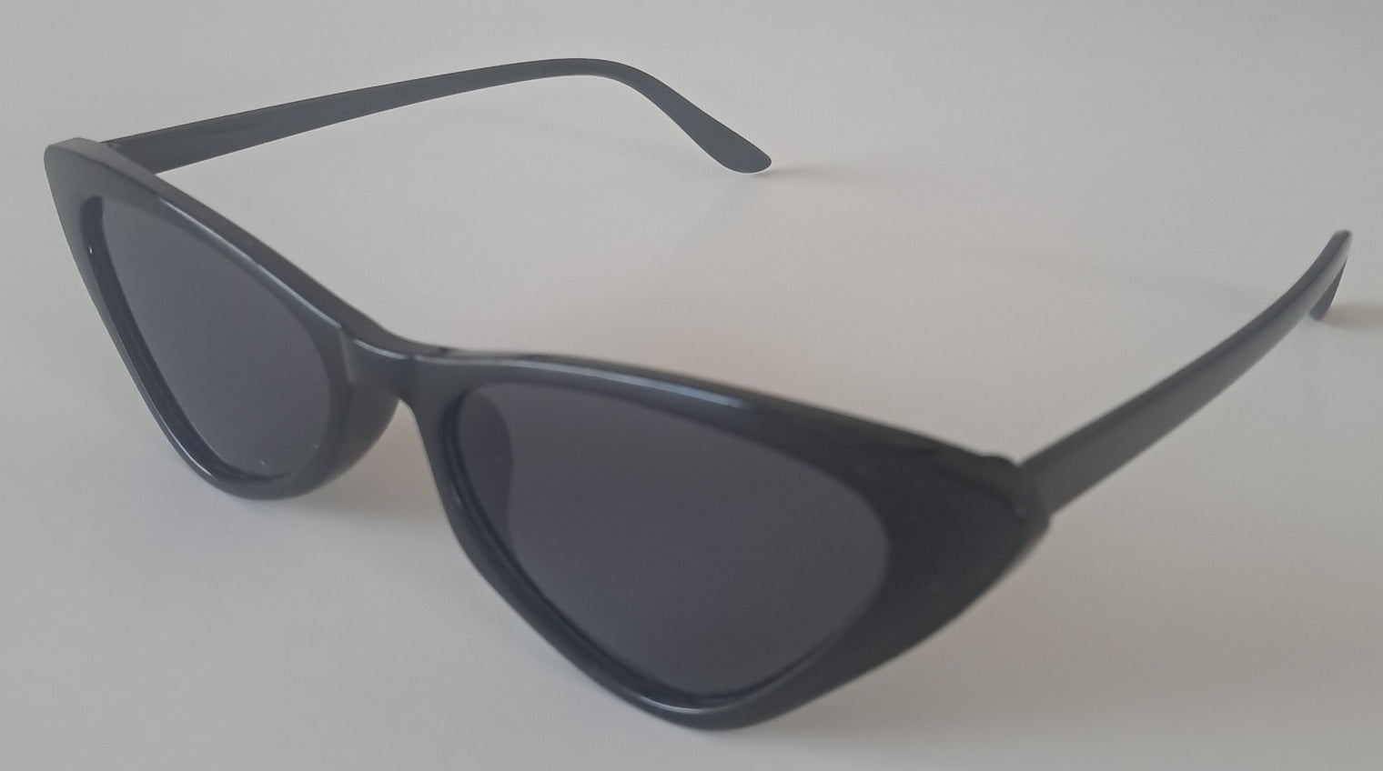 Great Value - Slim Retro Cats Eye - Everyday Sunglasses - Urban Vibe Studio