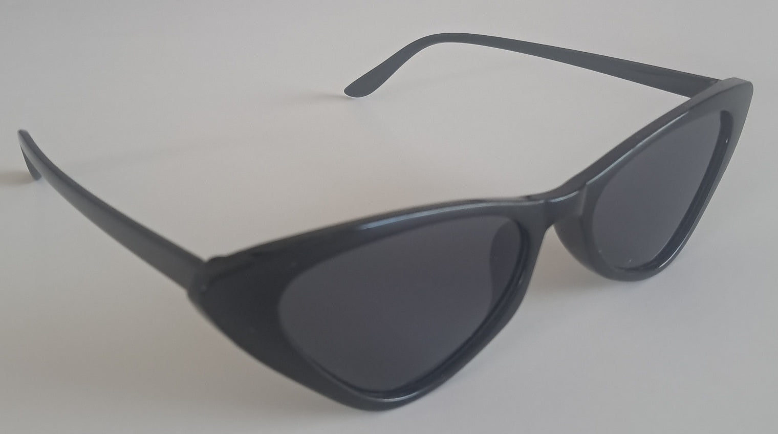 Great Value - Slim Retro Cats Eye - Everyday Sunglasses - Urban Vibe Studio